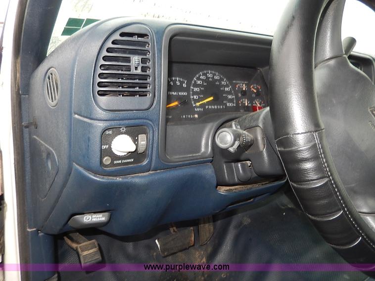 image for item I3710 1998 Chevrolet Cheyenne 1500 pickup truck