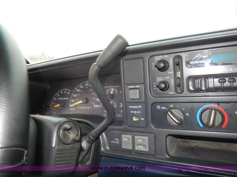 image for item I3710 1998 Chevrolet Cheyenne 1500 pickup truck