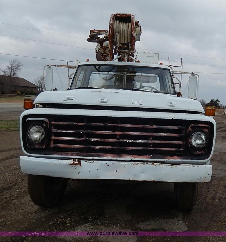 image for item I3720 1974 Ford F600 drill rig truck
