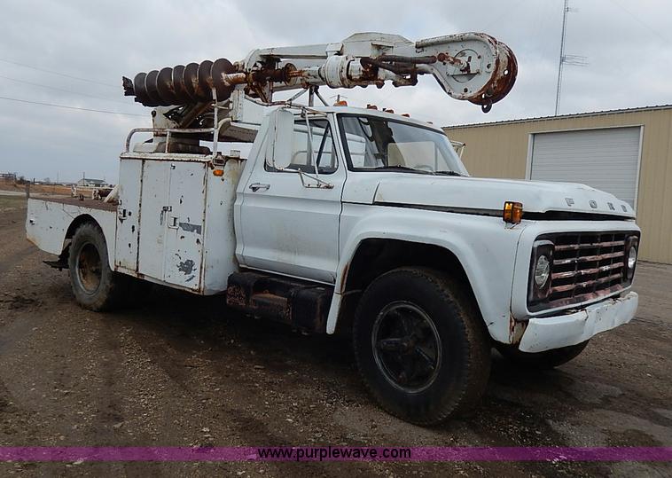 image for item I3720 1974 Ford F600 drill rig truck