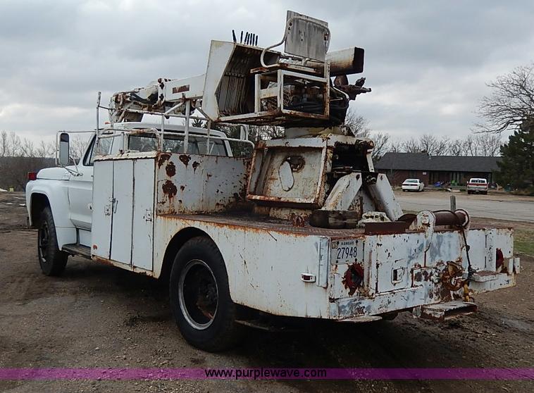 image for item I3720 1974 Ford F600 drill rig truck
