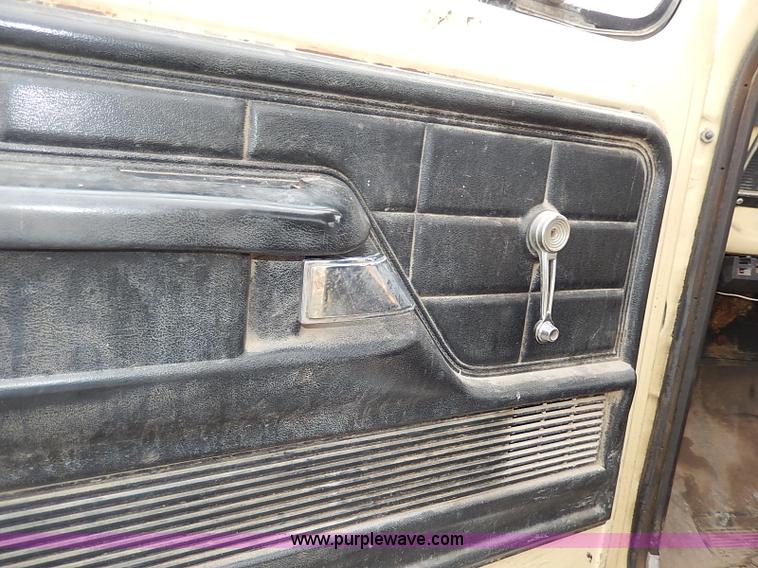 image for item I3720 1974 Ford F600 drill rig truck