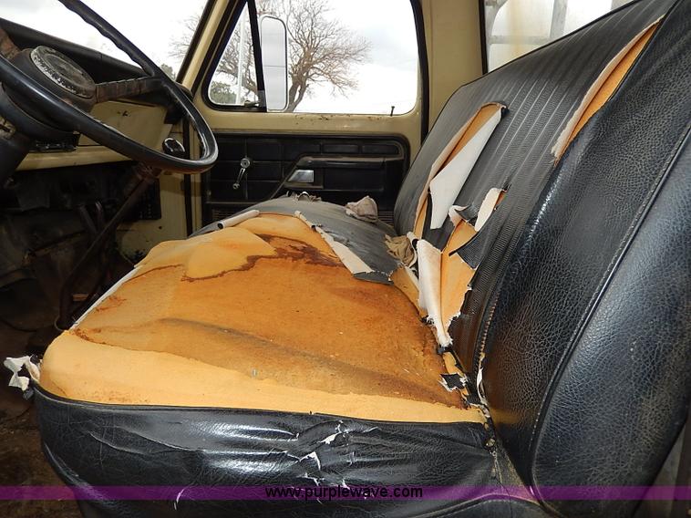 image for item I3720 1974 Ford F600 drill rig truck