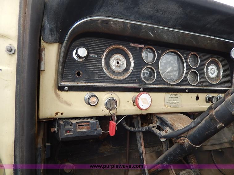 image for item I3720 1974 Ford F600 drill rig truck