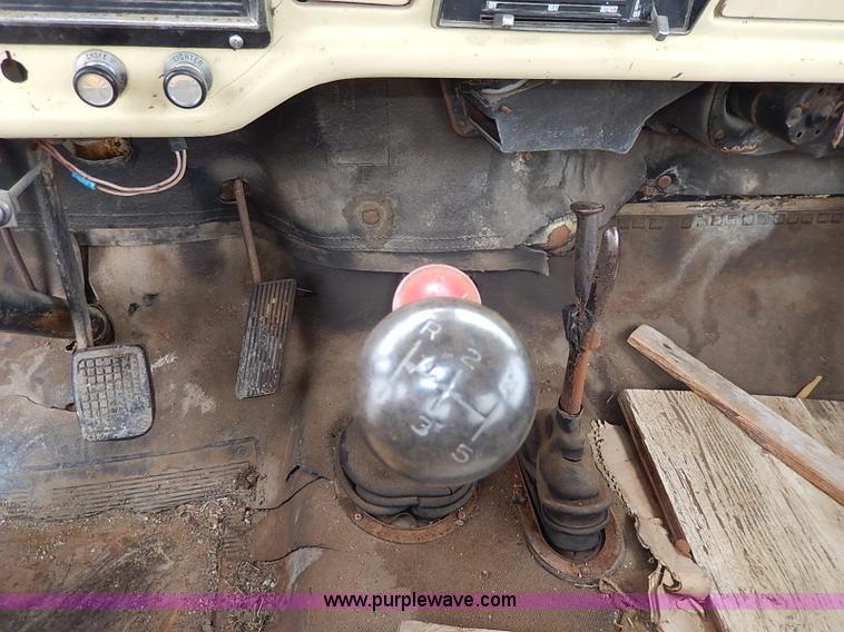 image for item I3720 1974 Ford F600 drill rig truck