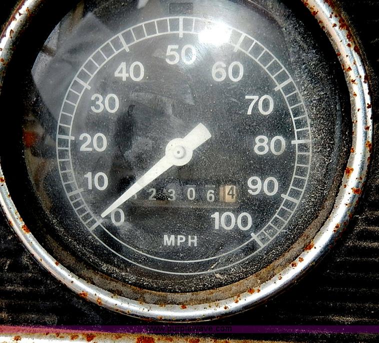 image for item I3720 1974 Ford F600 drill rig truck