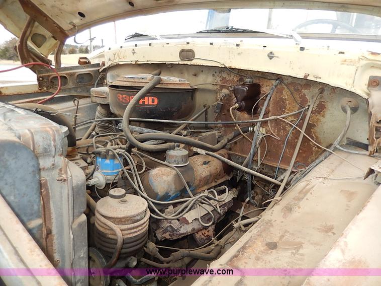 image for item I3720 1974 Ford F600 drill rig truck