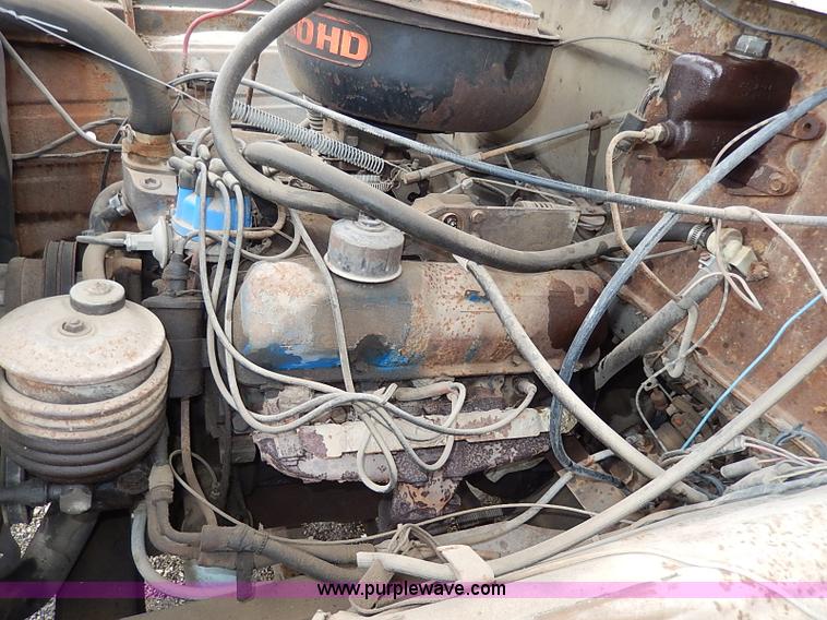 image for item I3720 1974 Ford F600 drill rig truck