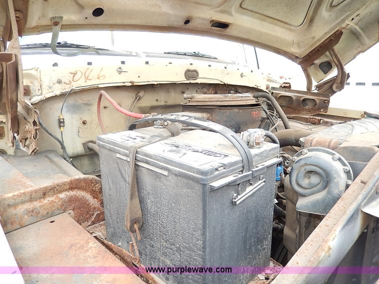 image for item I3720 1974 Ford F600 drill rig truck