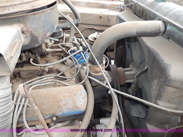 image for item I3720 1974 Ford F600 drill rig truck