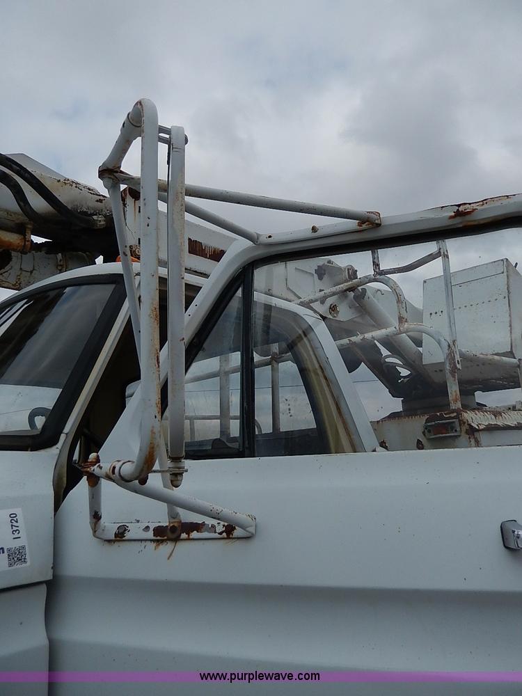 image for item I3720 1974 Ford F600 drill rig truck