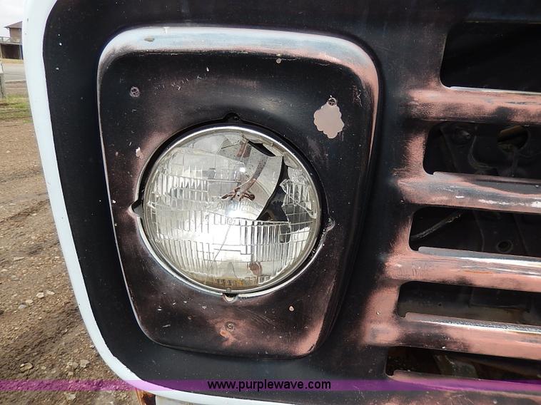 image for item I3720 1974 Ford F600 drill rig truck