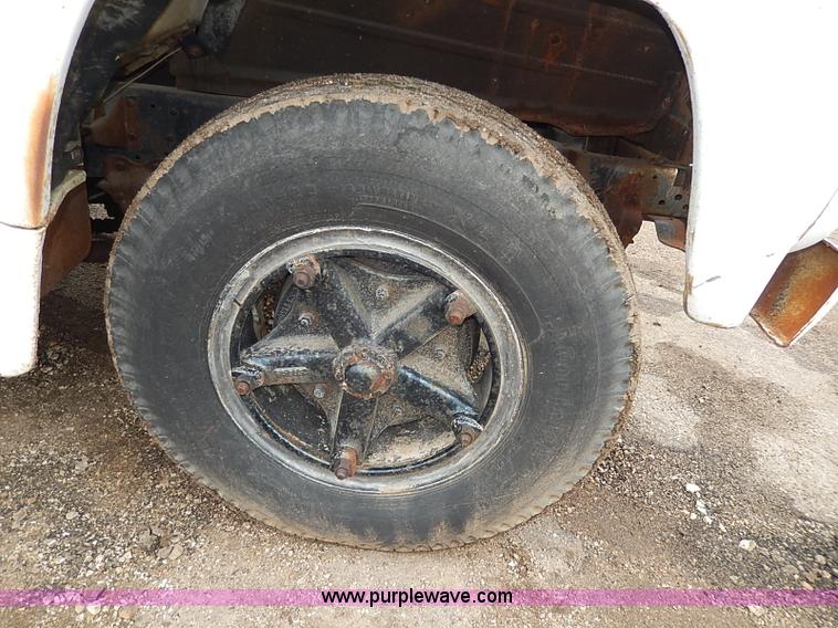 image for item I3720 1974 Ford F600 drill rig truck