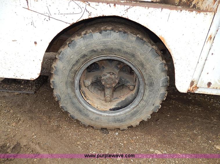 image for item I3720 1974 Ford F600 drill rig truck