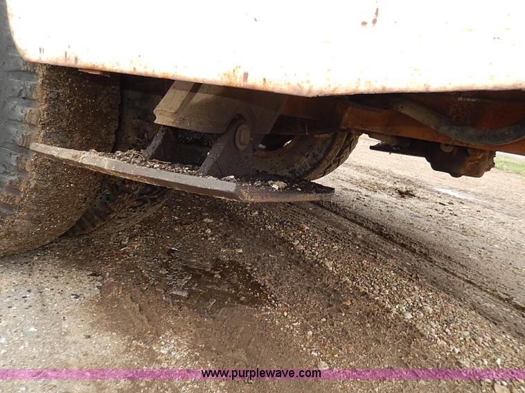 image for item I3720 1974 Ford F600 drill rig truck