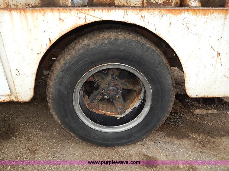 image for item I3720 1974 Ford F600 drill rig truck