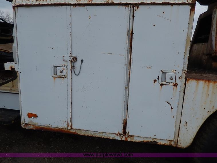 image for item I3720 1974 Ford F600 drill rig truck