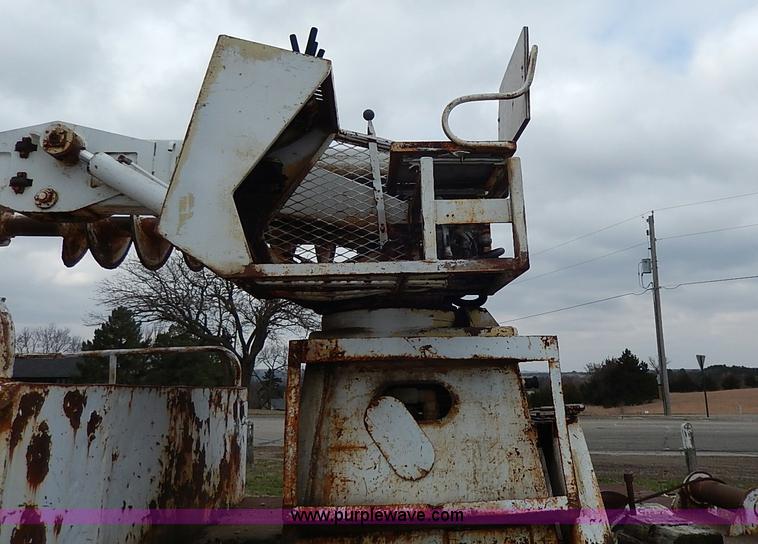 image for item I3720 1974 Ford F600 drill rig truck