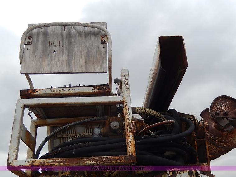 image for item I3720 1974 Ford F600 drill rig truck