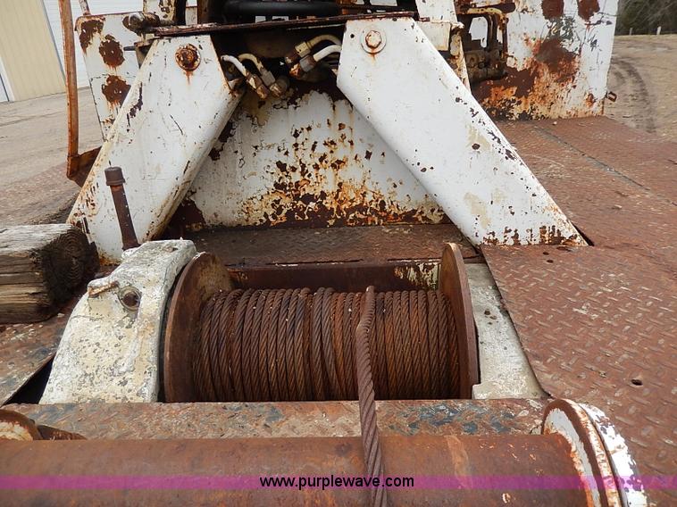 image for item I3720 1974 Ford F600 drill rig truck