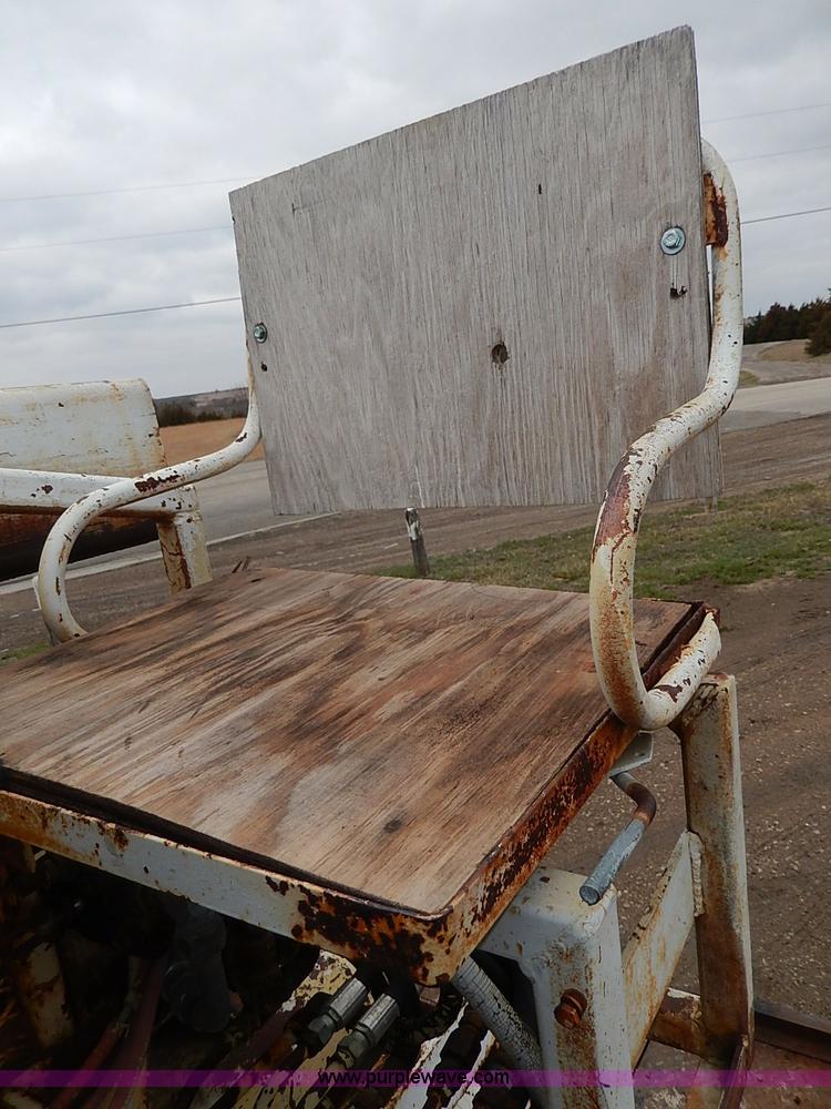 image for item I3720 1974 Ford F600 drill rig truck