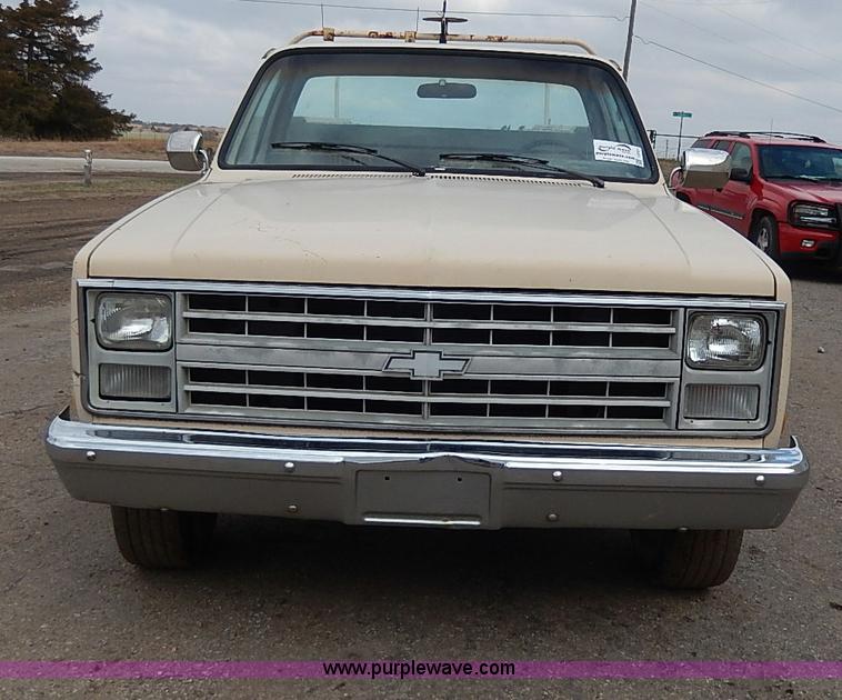 image for item I3721 1986 Chevrolet Custom Deluxe 20 utility truck