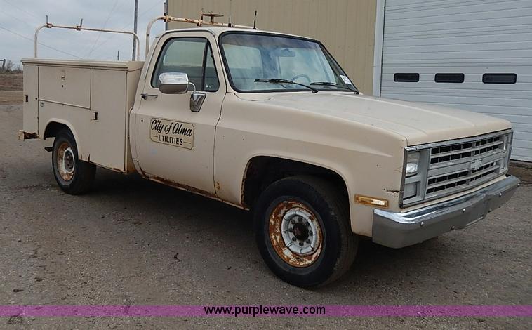 image for item I3721 1986 Chevrolet Custom Deluxe 20 utility truck