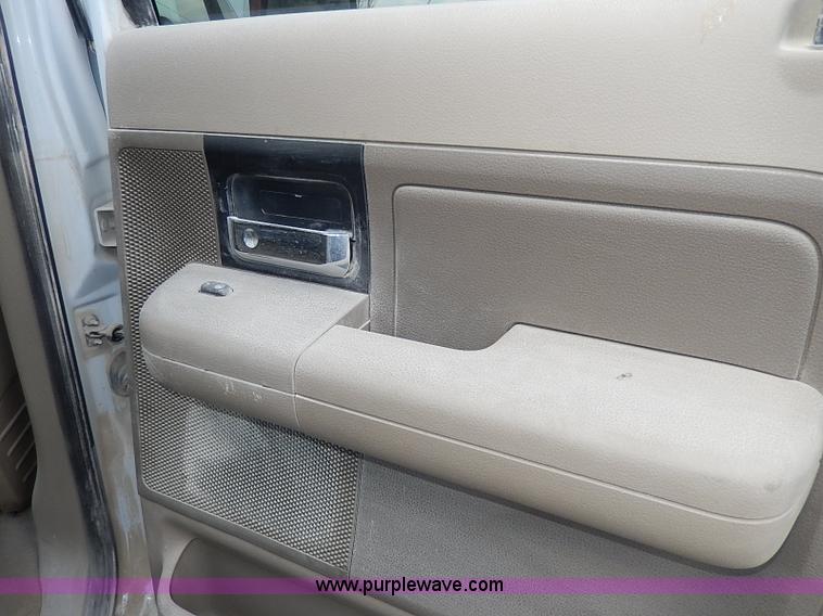 image for item I3739 2006 Ford F150 XLT SuperCrew pickup truck