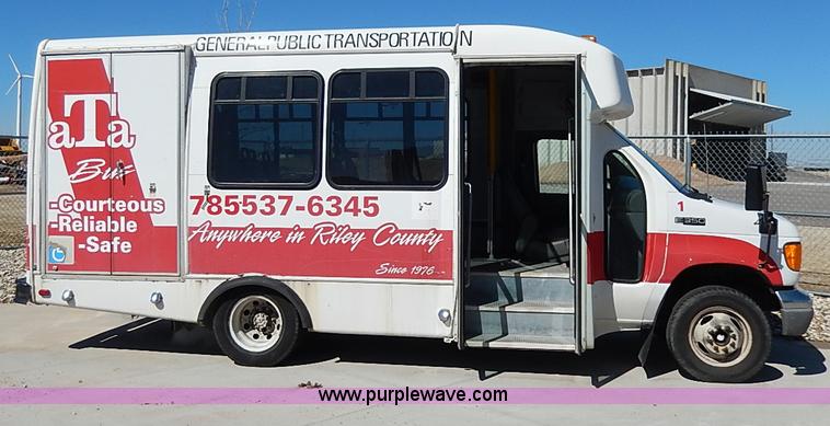 image for item I3746 2004 Ford E350 Super Duty bus