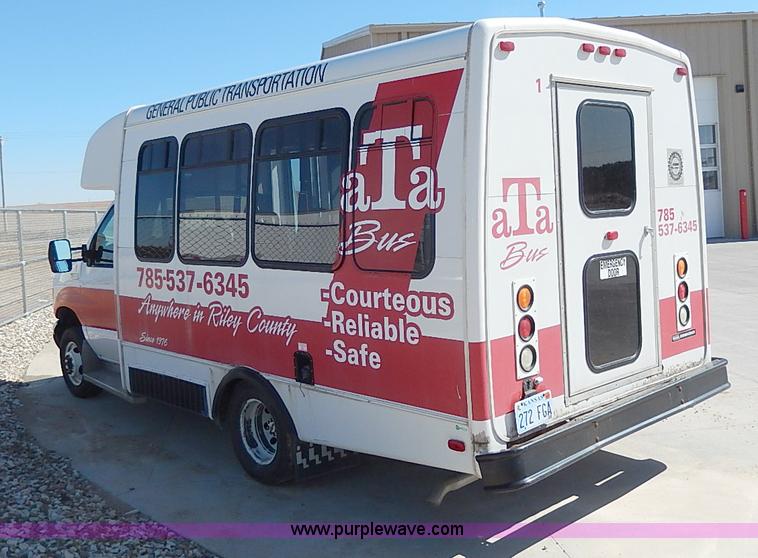 image for item I3746 2004 Ford E350 Super Duty bus