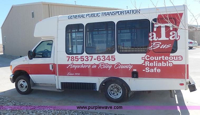 image for item I3746 2004 Ford E350 Super Duty bus