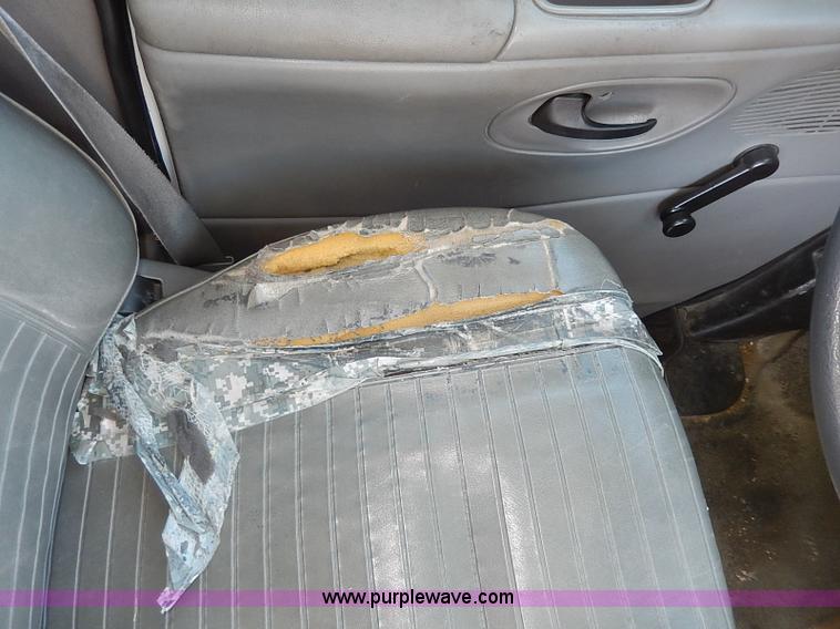 image for item I3746 2004 Ford E350 Super Duty bus