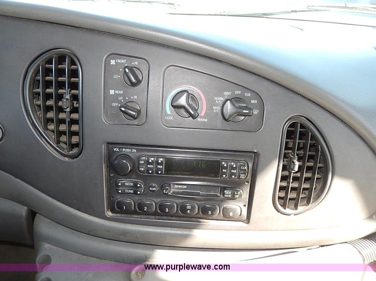 image for item I3746 2004 Ford E350 Super Duty bus