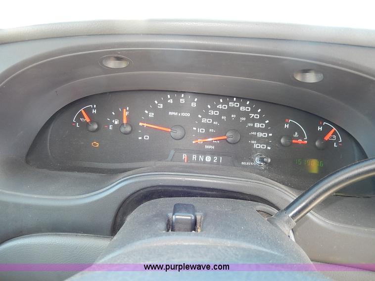 image for item I3746 2004 Ford E350 Super Duty bus