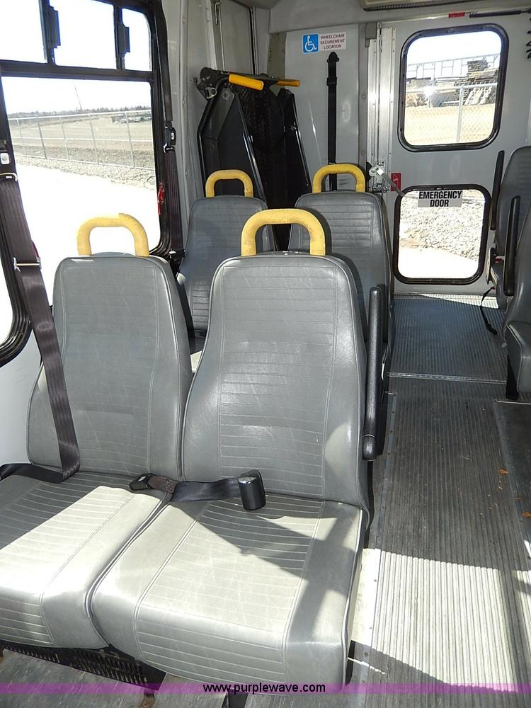 image for item I3746 2004 Ford E350 Super Duty bus