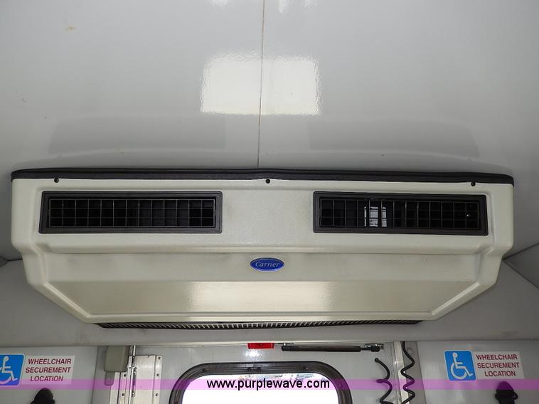 image for item I3746 2004 Ford E350 Super Duty bus