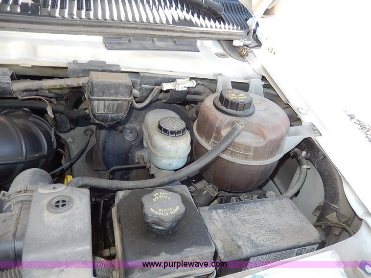 image for item I3746 2004 Ford E350 Super Duty bus