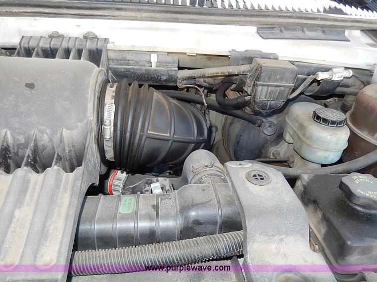 image for item I3746 2004 Ford E350 Super Duty bus