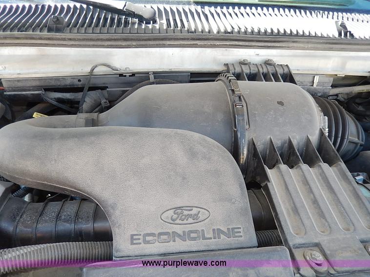 image for item I3746 2004 Ford E350 Super Duty bus