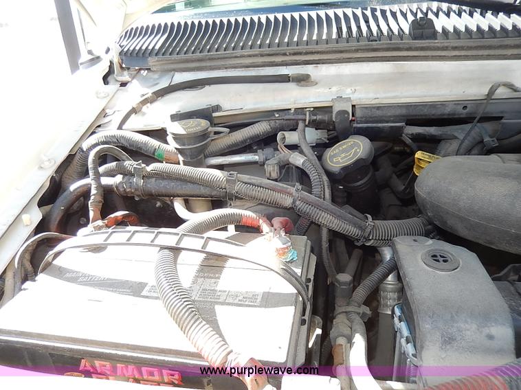 image for item I3746 2004 Ford E350 Super Duty bus