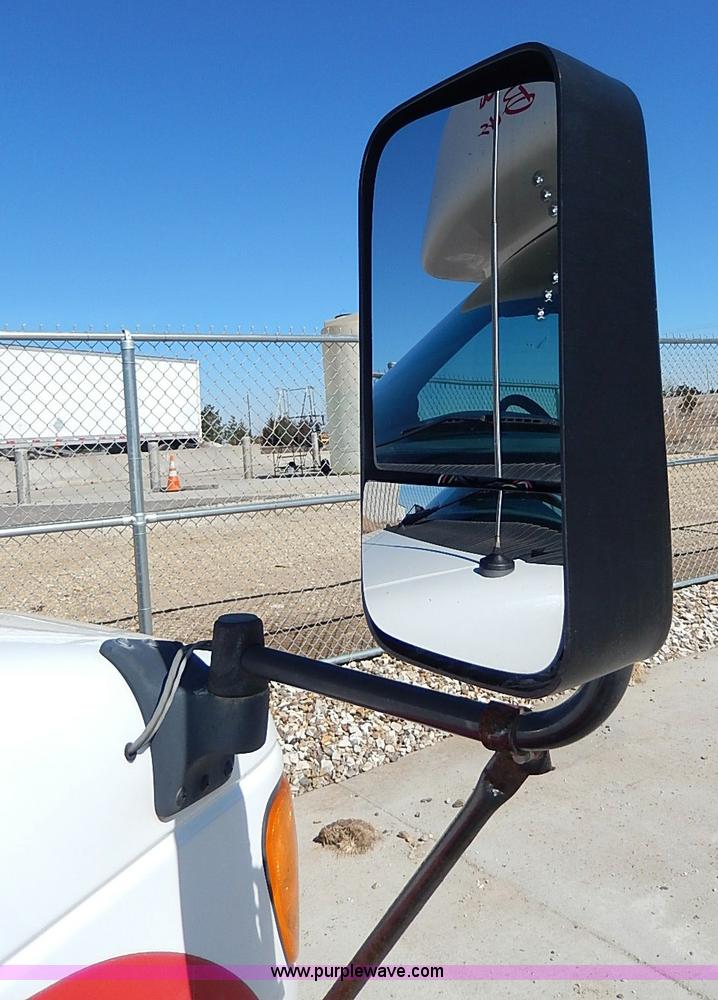 image for item I3746 2004 Ford E350 Super Duty bus