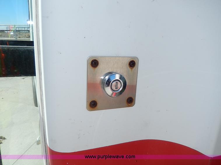 image for item I3746 2004 Ford E350 Super Duty bus