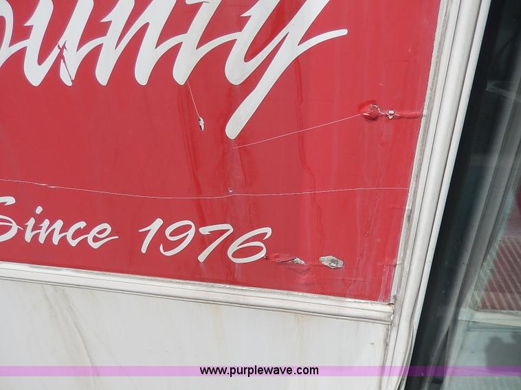 image for item I3746 2004 Ford E350 Super Duty bus