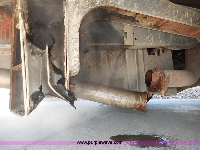 image for item I3746 2004 Ford E350 Super Duty bus