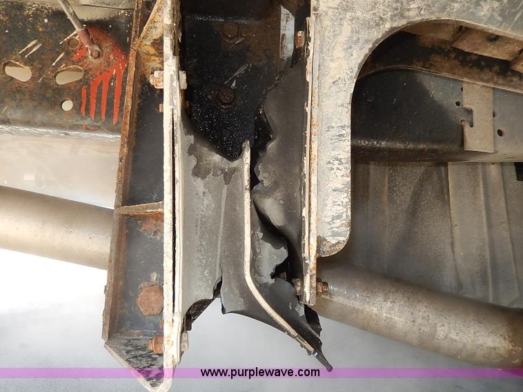 image for item I3746 2004 Ford E350 Super Duty bus