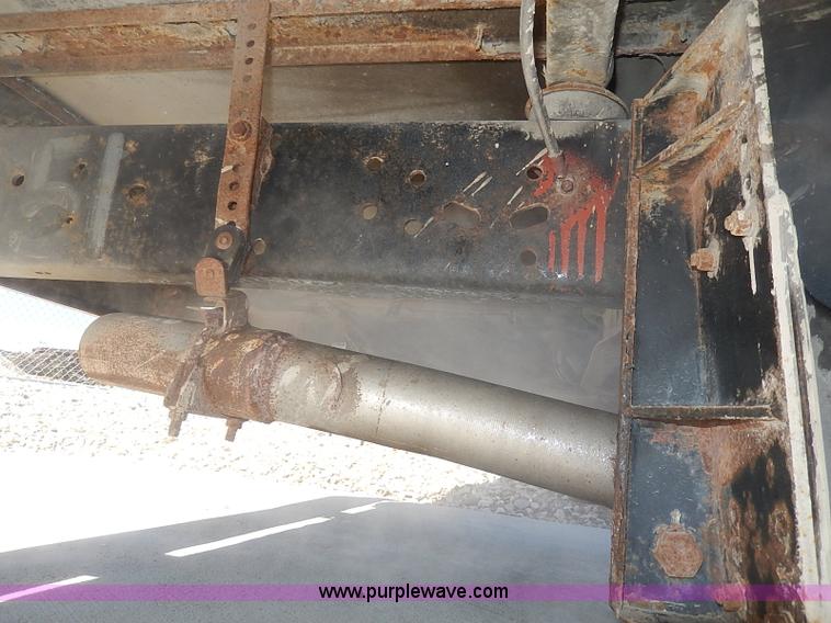 image for item I3746 2004 Ford E350 Super Duty bus