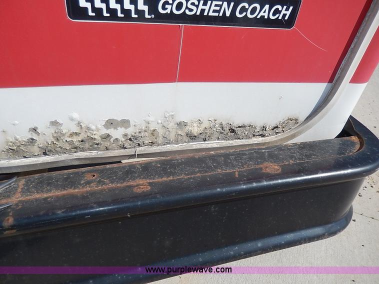 image for item I3746 2004 Ford E350 Super Duty bus