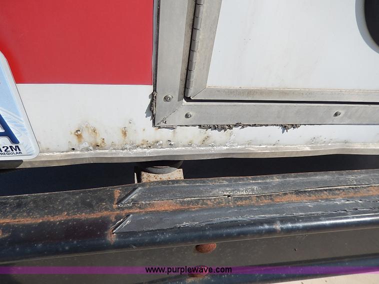 image for item I3746 2004 Ford E350 Super Duty bus