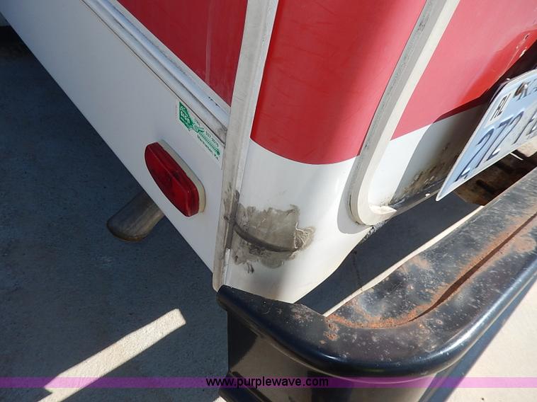 image for item I3746 2004 Ford E350 Super Duty bus