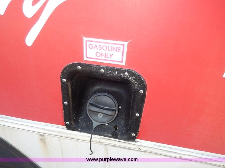 image for item I3746 2004 Ford E350 Super Duty bus